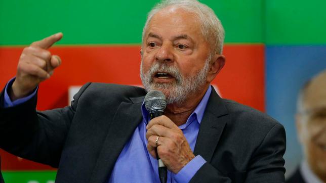 Luiz Inacio Lula da Silva bei Rede mit Mikrofon 