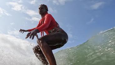 Brasilien: Nuala Costa hat als eine der ersten Schwarzen Surferinnen viele Wettbewerbe gewonnen.