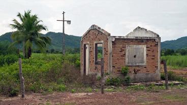 Hausruine als Rest der VW-Farm "Companhia Vale do Rio Cristalino" 