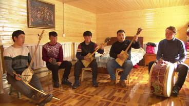 Musiker mit traditionellen Instrumenten