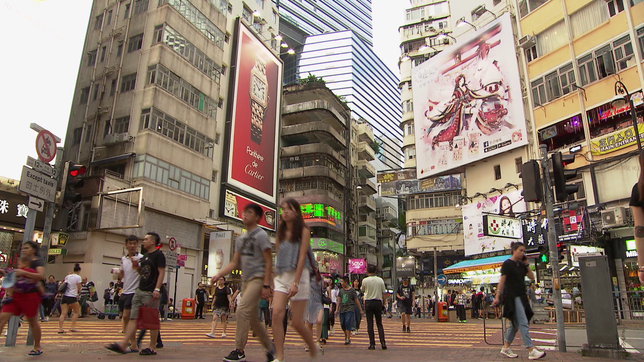 Fußgänger auf Strasse in Hongkong