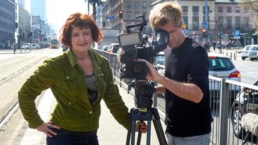 Annette Dittert dreht mit Kameramann Erik Haasdonk in Warschau.