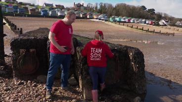 England: Whistable – Umweltschützer protestieren gegen die Flut von Abwässern.