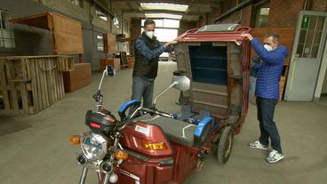 Autorikscha (Tuk Tuk) mit überarbeiteter Autobatterie 