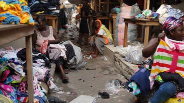 Ghana: In Ghana landen Kleidungsabfälle aus Europa, Nordamerika, Asien – das, was der globale Norden nicht mehr will.