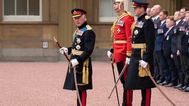 Prinz Charles in Uniform
