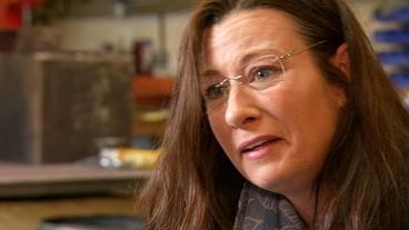 Bild: NDR Rachel Webb trauert um ihren Sohn Tom, der von einem Jugendlichen erstochen wurde.