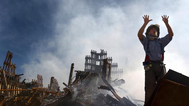 Bild: picture alliance / Everett Collection Feuerwehrman am Ground Zero