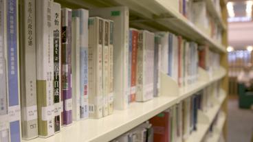 Bild: SWR Regal mit Büchern in einer Bibliothek