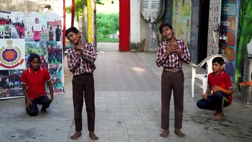 Indien: Die Schüler lernen Lesen und Schreiben.