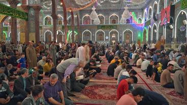 Gläubige in der Hussein-Moschee 