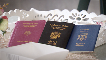 Drei Personalausweise: aus Deutschland, Israel und den Palästinensischen Gebieten