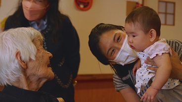 Bild: WDR Japan: Babygeschrei im Altenheim – in Japan Therapie für Demenzpatienten.