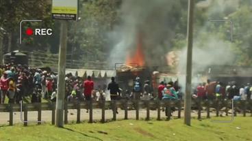 Kenia: Immer wieder werden die neuen Maschinen der multinationalen Konzerne in Brand gesteckt. 