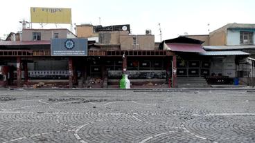 Bild: BR Eine Ladenzeile in Sur