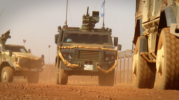 Ein Konvoi gepanzerter Fahrzeuge der Bundeswehr in Mali