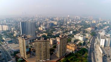 Bild: WDR Megacity Lagos: Arm und Reich – Tür an Tür.