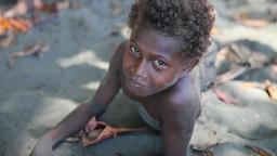 Am Strand von Guadalcanal: Das Meer kommt immer näher, viele Inseln liegen gerade mal zwei Meter über dem Meeresspiegel.