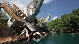 Vom Sturm gebeutelt ist dieses Kreuzfahrtschiff auf Grund gelaufen.