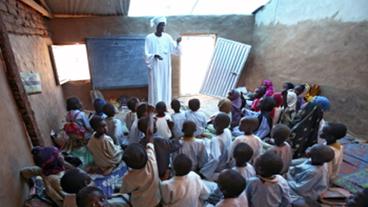 Bild: picture alliance / Ton Koene Unterricht im Sudan