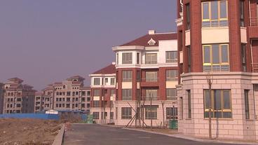 Bild: NDR Vor den Toren Pekings entsteht ein gigantisches Projekt für altersgerechtes Wohnen. Wohnungen in einer altenfreundlicher Umgebung sind das Ziel. Taiyang Cheng - die Sonnenstadt