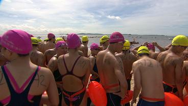 Bild: Das Erste Schwimmer vor dem Start des Schwimm-Marathons zwischen der Insel Kinmen und dem chinesischen Festland.