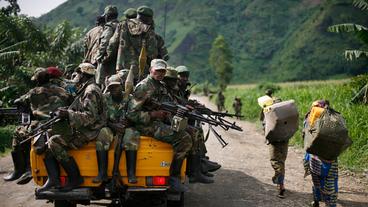 Rebellen im Kongo auf einem Lastwagen