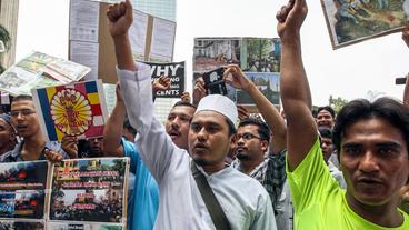 Bild: picture alliance / dpa Protest in Rangun von Rohingya-Muslimen gegen Verfolgung.