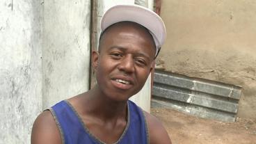 Bild: NDR Tebogo Mampuvu gehört zu den Isikhothane in Soweto.