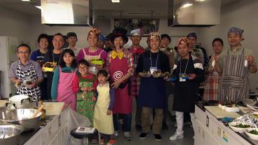 Teilnehmer eines Kochkurses für Männer