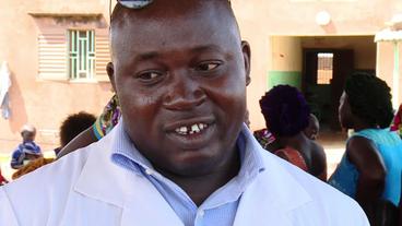 Dr. Berthe arbeitet als Arzt in Kourémalé. 