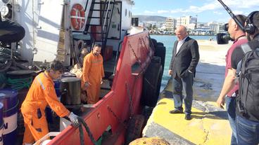 Bild: NDR/Ellen Trapp Nicos Vernicos am Hafen.