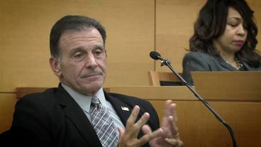 Bild: NDR Kriminalbeamte Louis Scarcella vor Gericht.