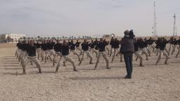Kameramann Jürgen Killenberger filmt Kampftraining der saudischen Spezialkräfte.