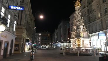 Österreich/Corona: Wo sich sonst auch am Abend Menschen tummeln, leere Fußgängerzonen