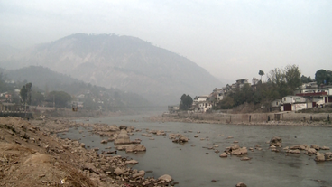 Fluss und Berge in der Kaschmirregion 