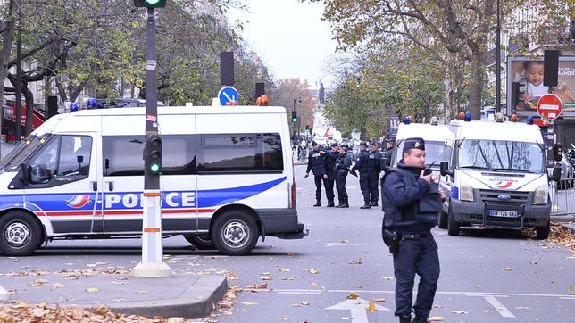 Bild: picture alliance Wer waren die Täter von Paris? Die Polizei ermittelt.