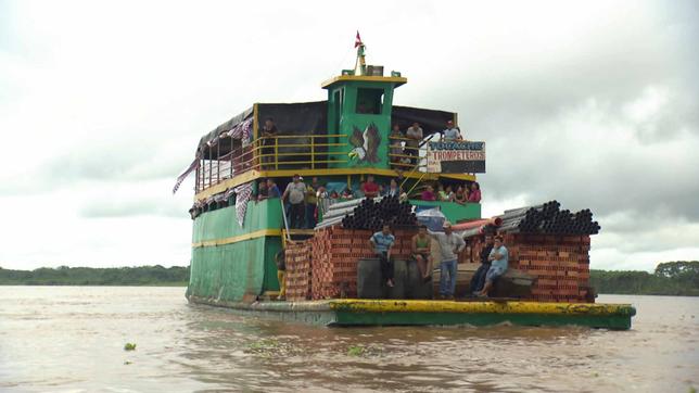 Lastschiff auf dem Amazonas