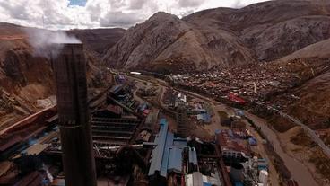 Peru: Die peruanische Stadt Cerro de Pasco direkt neben einem gigantischen Tagebau, zählt zu den schmutzigsten Städten der Welt
