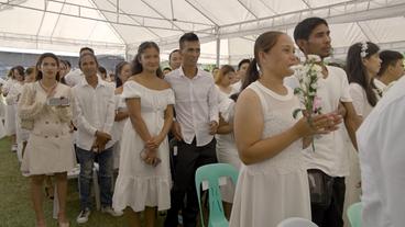 Bild: WDR Philippinen: Bei einer Massenhochzeit auf den Philippinen geben sich 2000 Paare das Ja-Wort.