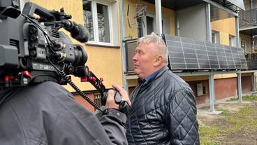 Bild: WDR Polen: Ein alter Plattenbau wird der Energievorreiter: Zbigniew Chrapkowski schaut gelassen auf steigende Energiepreise.