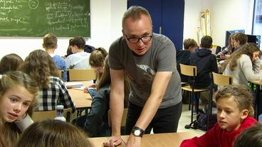 Bild: WDR Lehrer im Klassenzimmer
