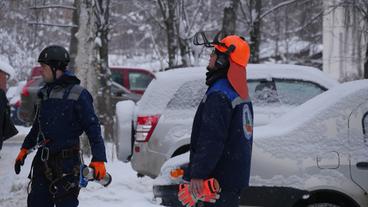 Russland: Dächer säubern, Schnee sammeln, Schnee schmelzen – Russland hat im Winter Routine