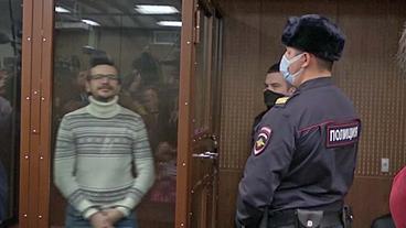 Ilja Jaschin hinter Glas im Gerichtssaal 