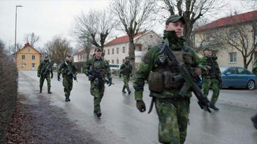 Marschierende schwedische Soldaten