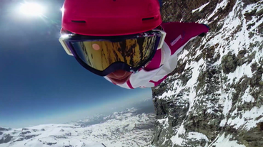Nahaufnahme Base-Jumper im Flug