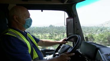 LKW-Fahrer mit Mundschutz