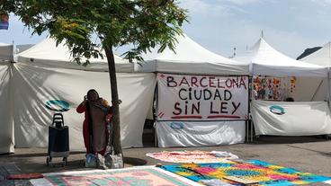 Spanien: Die spanischen Geschäftsleute protestieren gegen die Straßenhändler
