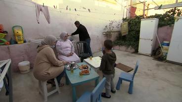 Bild: WDR "Wo soll ich denn hin", fragt Zakharia Errahmouni. Dieses kleine Haus ist alles, was er hat