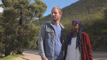 Bild: SWR Die schwarze Sängerin Zolani Mahola mit ihrem weißen Partner